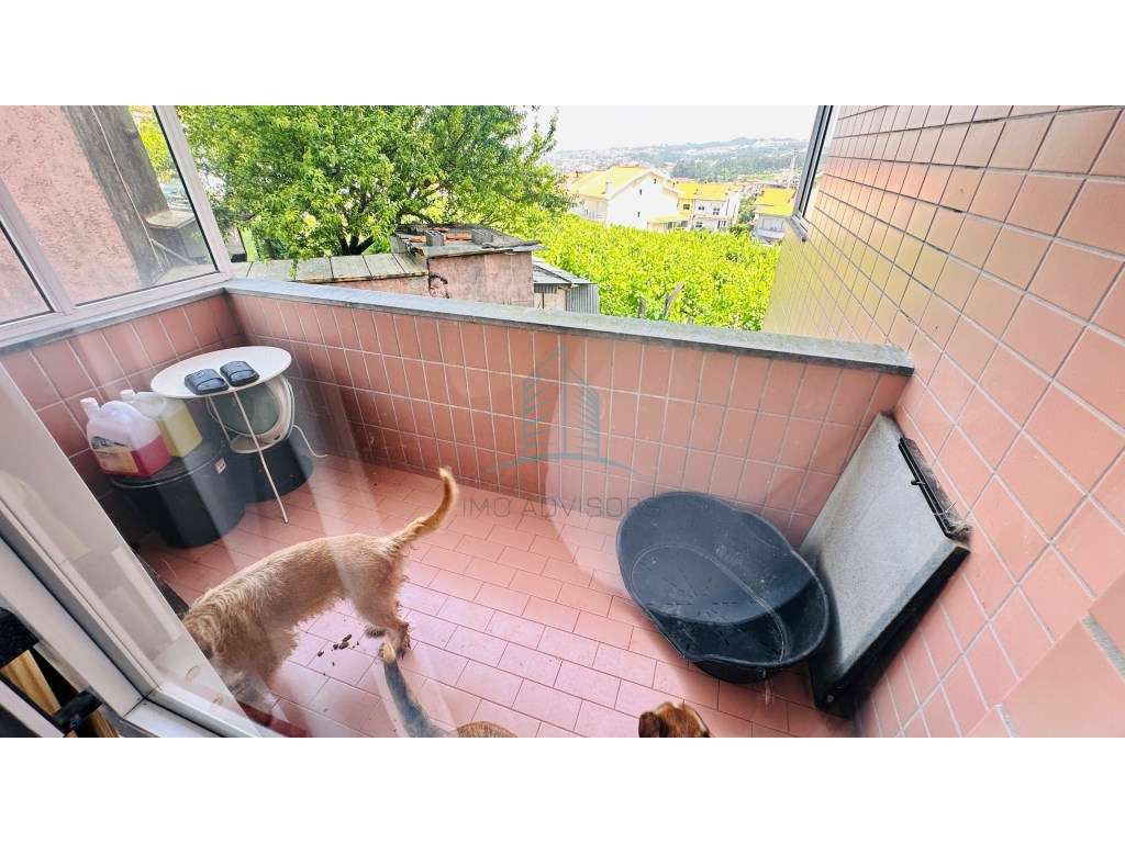 Excelente T2 com Lugar de Garagem e elevador em S. Cosme-18