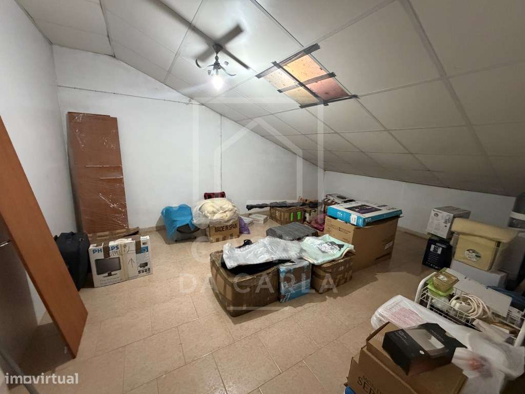 Moradia T2 com garagem e piscina completamente renovada em Canhestros-28
