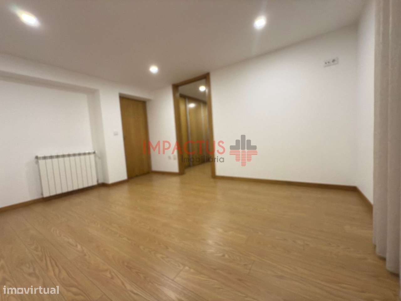 Imponente Moradia isolada com terreno de 1195m2-36