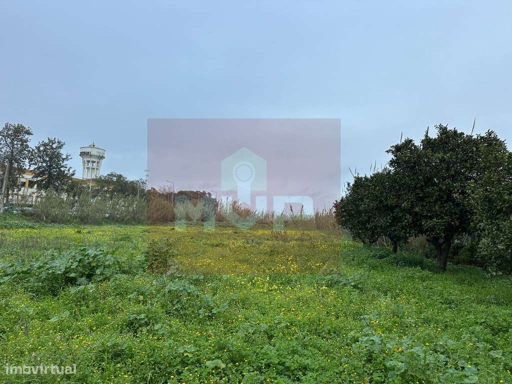 Terreno localizado em espaço urbanizável, Quelfes-8