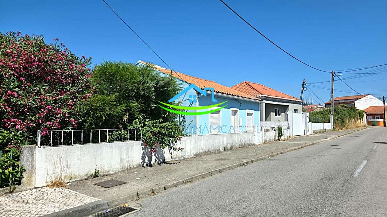 Moradia T5 com 5 Wcs  com pátio e  T1 Independente - Grande imagem: 4/60