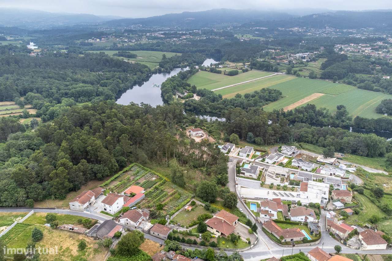 Moradia T4 Independente + T0 em Lago, Amares - Oportunidade Única!-14