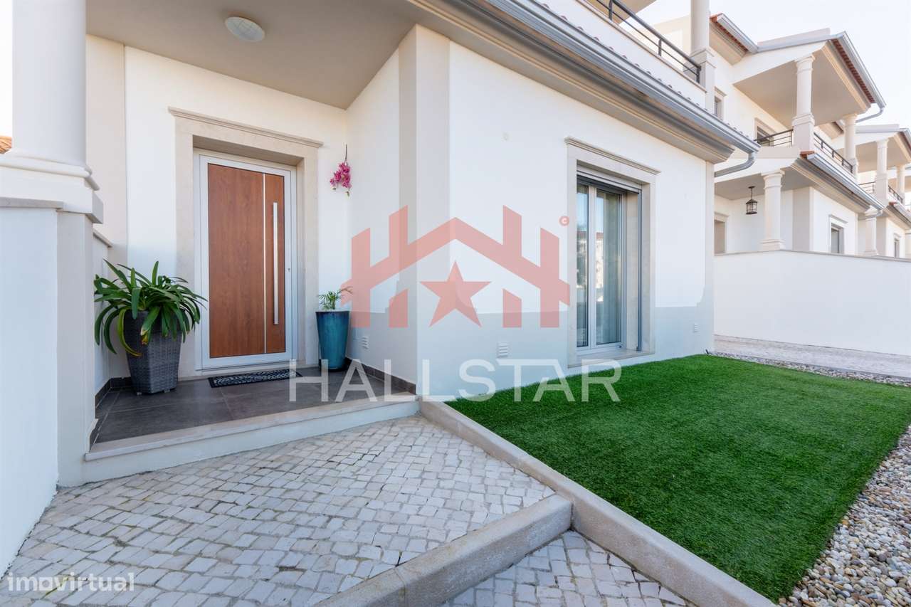 Moradia T4 / Jardim e Garagem / Cela-38