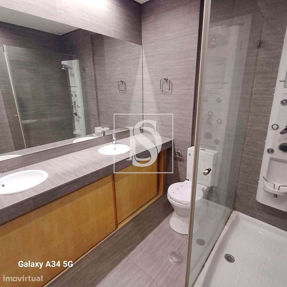 Excelente T2 com terraço e garagem em Box-15