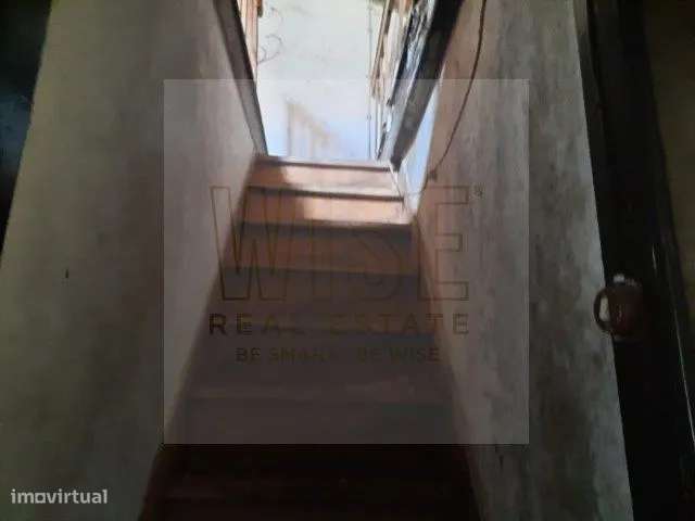 Edifício para recuperar na alta de Coimbra!-8