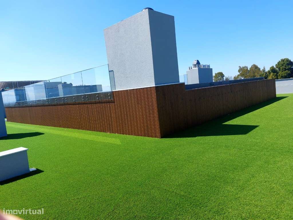 Apartamento T4 com 2 frentes, novo, com churrasqueira; piscina e pl...-8