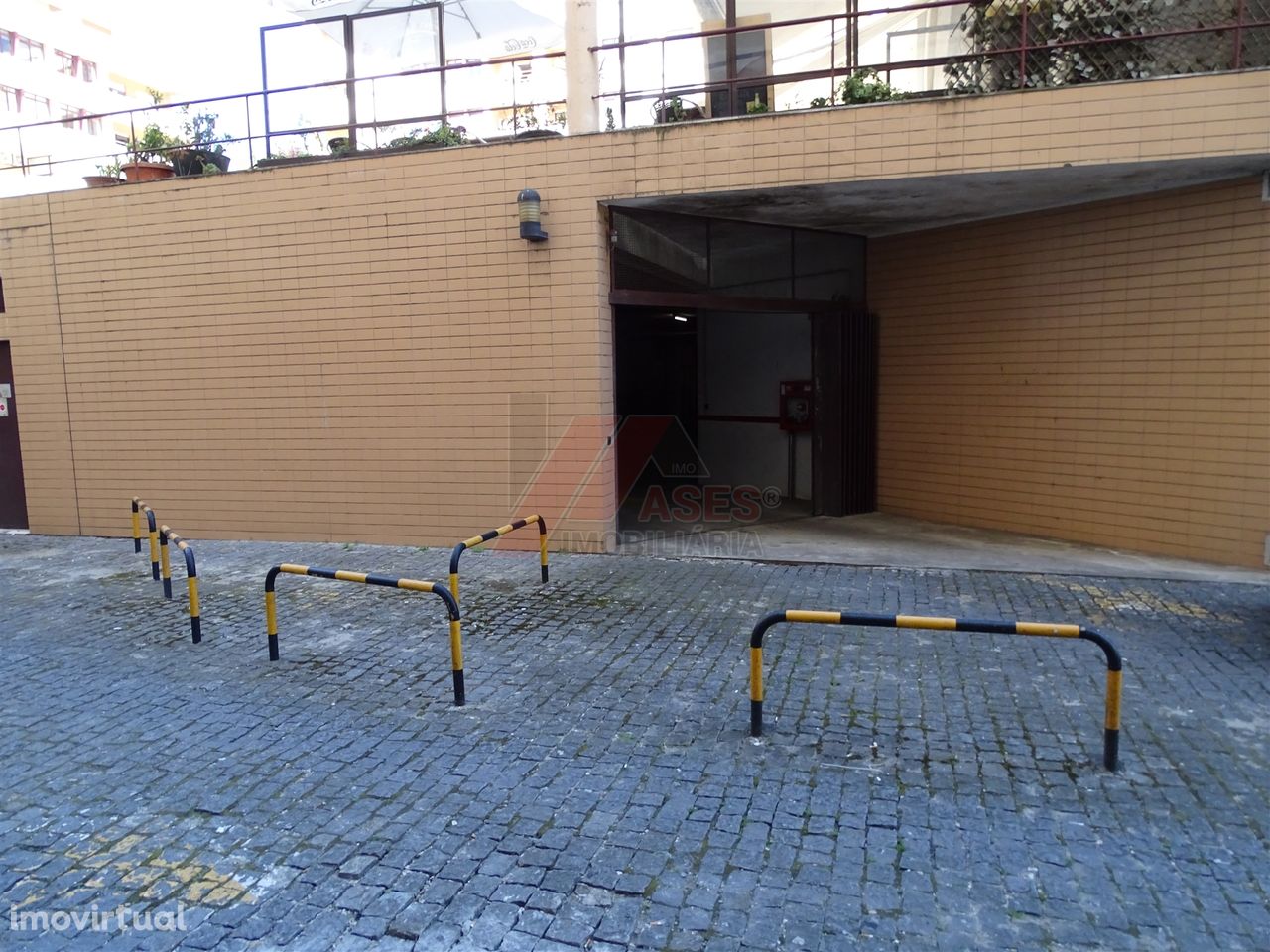 GARAGEM FECHADA EM GUIMARÃES!