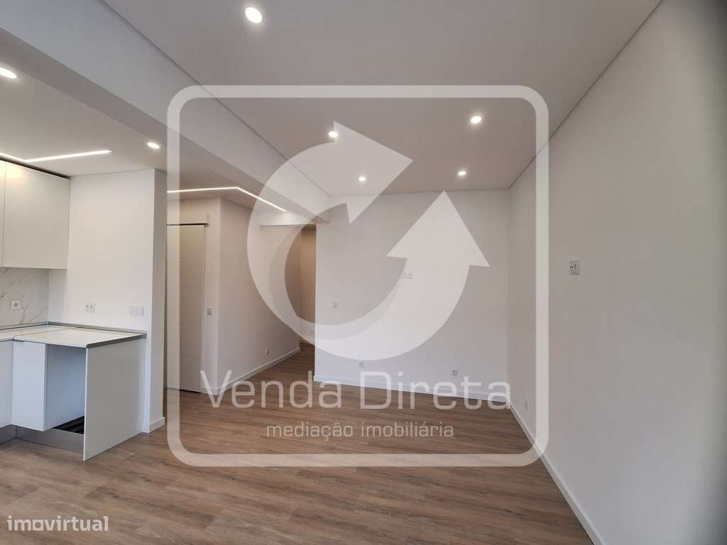 T4 totalmente remodelado no Barreiro com Varanda.-9