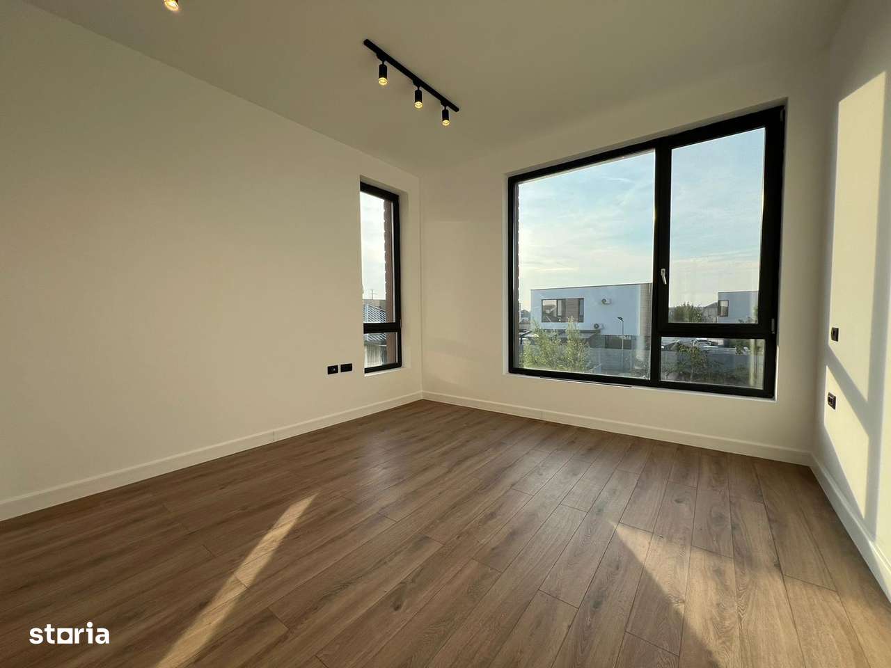 LA CHEIE! gata de mutare The Class Villas Tunari, TEREN 300 MP-16