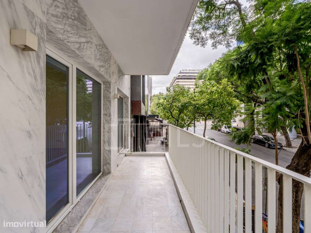 Apartamento T1 com varanda, junto à Avenida da Liberdade-13