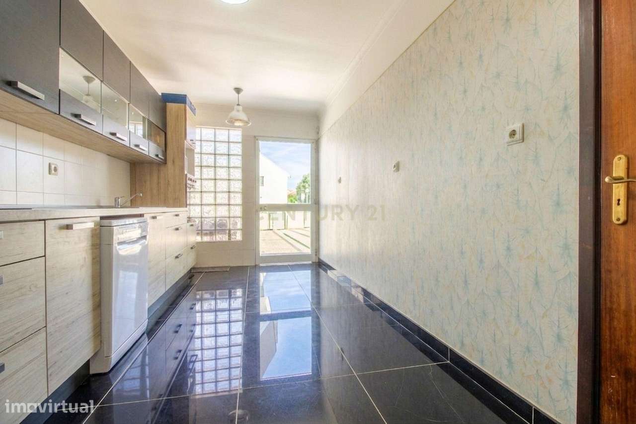 Moradia em Banda T4 com Sótão Aproveitado e Espaço Exterior – Casal Bo-4