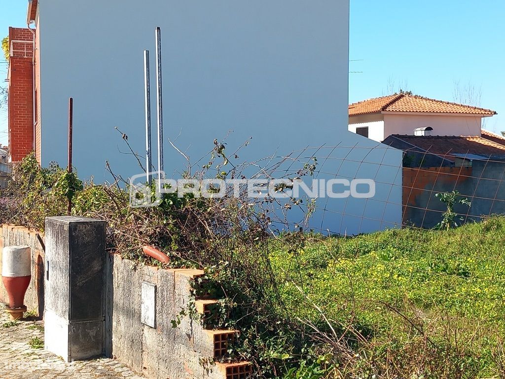 Lote de Terreno c/ 130m2 – Aradas