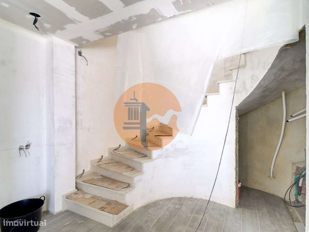 Moradia Isolada V4 com Piscina em Construção-14