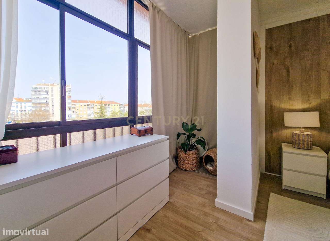 Excelente apartamento de 4 assoalhadas RENOVADO recentemente, com ampl-21