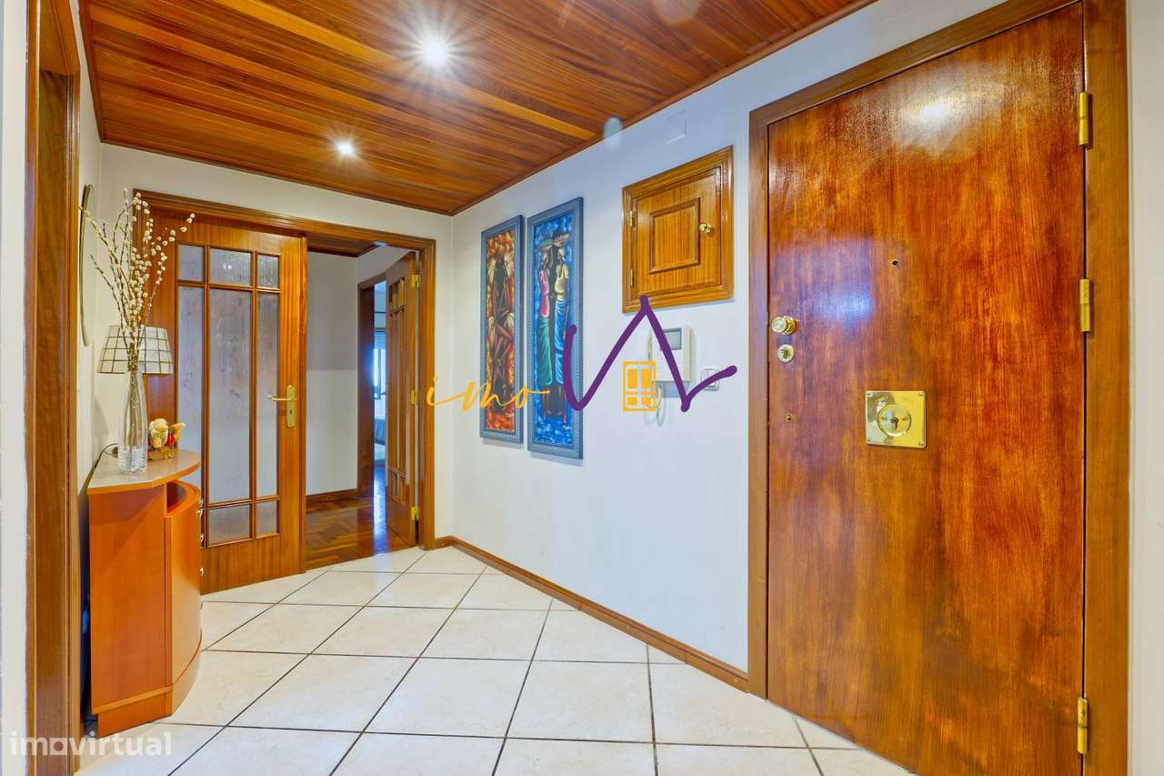 Apartamento T3 com excelentes áreas e uma vista deslumbrante sobre o-9