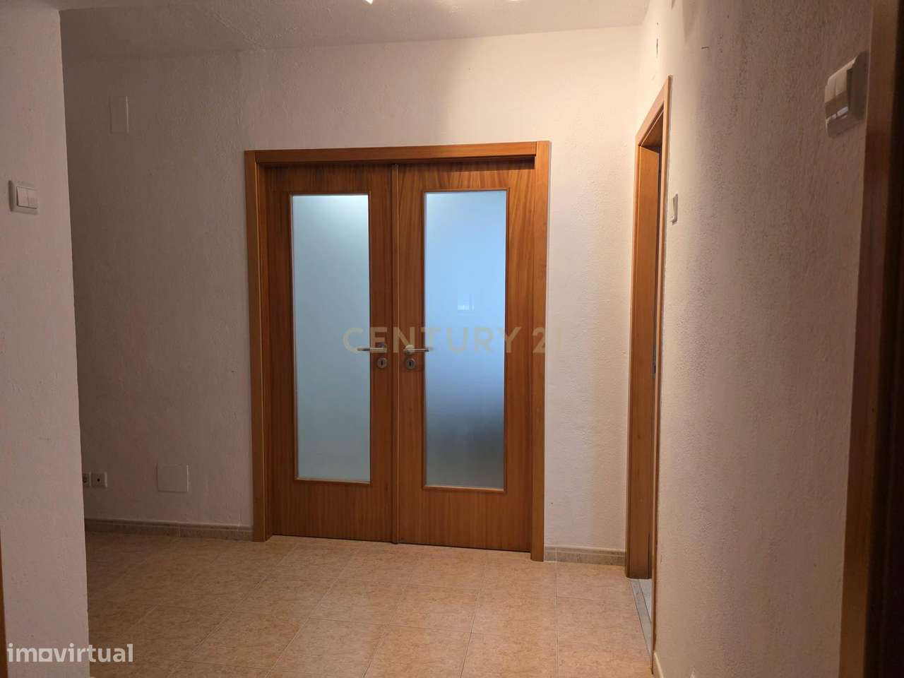 Apartamento T3 em Monte Abraão com bons acessos e proximidade a Lisboa-9
