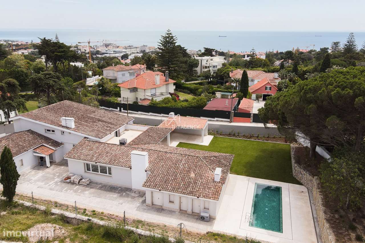 Moradia de Luxo T4 no Estoril com Vista Mar, Piscina e Jardim – Totalm - Grande imagem: 4/58