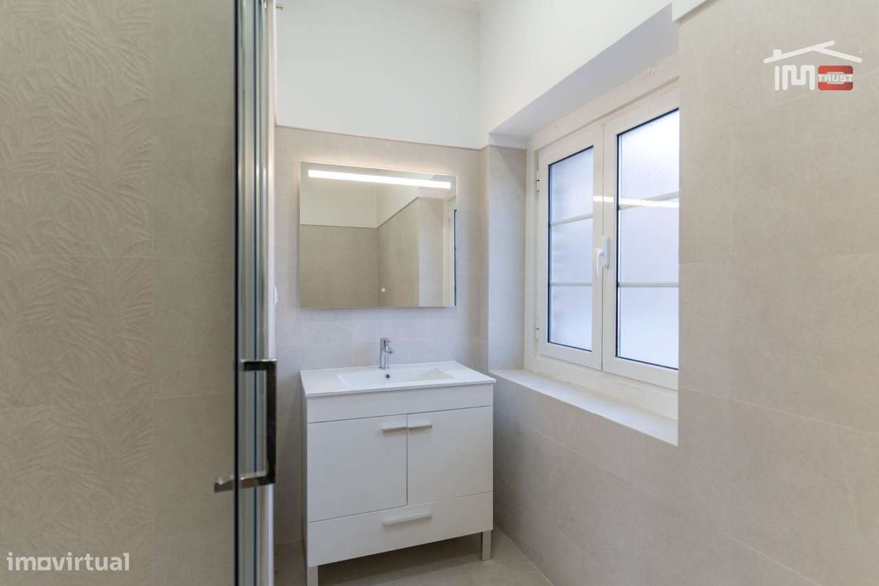 OPORTUNIDADE INVESTIMENTO - APARTAMENTO T4 CONVERTIDO EM T5 COM TER...-20