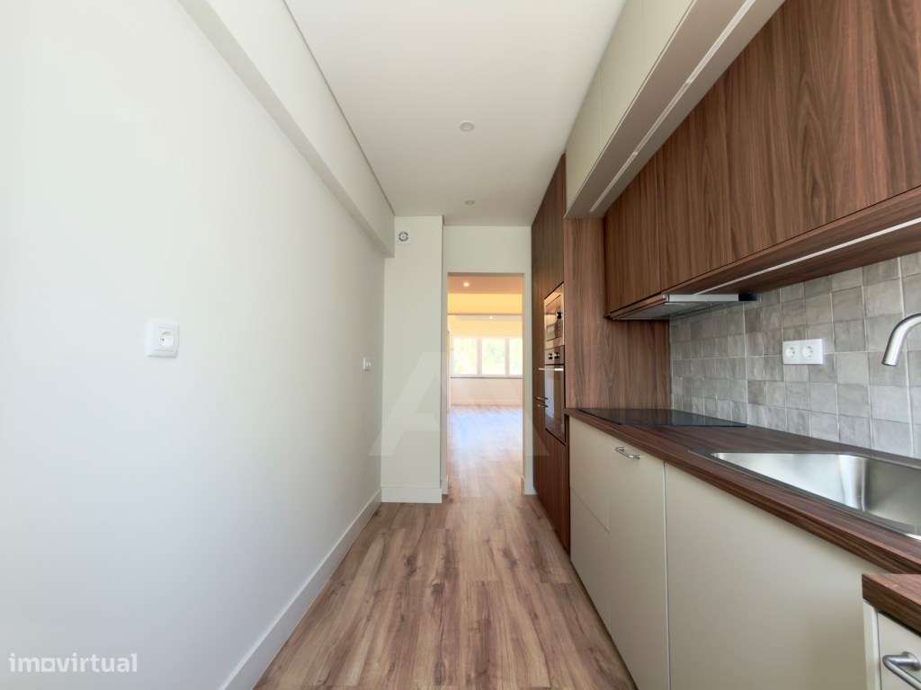 Apartamento T2 renovado no Monte Estoril-10
