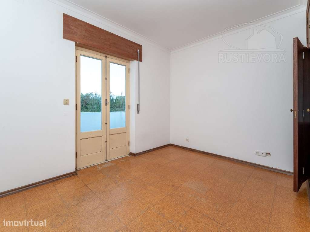 Moradia Unifamiliar T4 com quintal e terraço | Évora-17