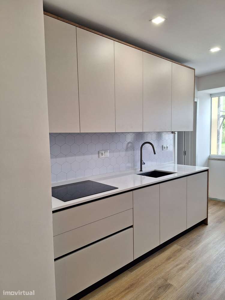 T4 | S. João de Brito | Totalmente Remodelado - Grande imagem: 2/3