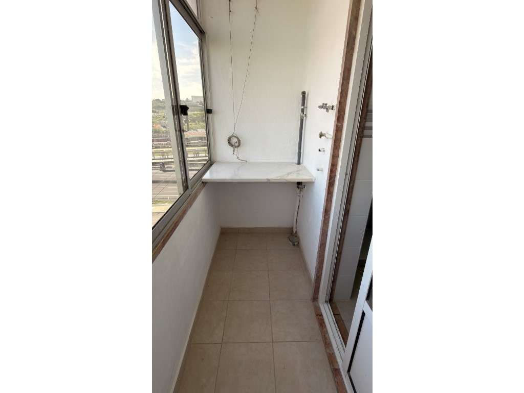 T3 semiequipado em Campolide - Grande imagem: 3/17