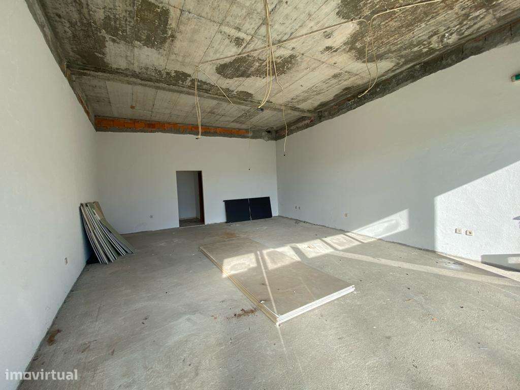 Investimento- Loja em Valongo possibilidade de Converter em T2 - Grande imagem: 3/22