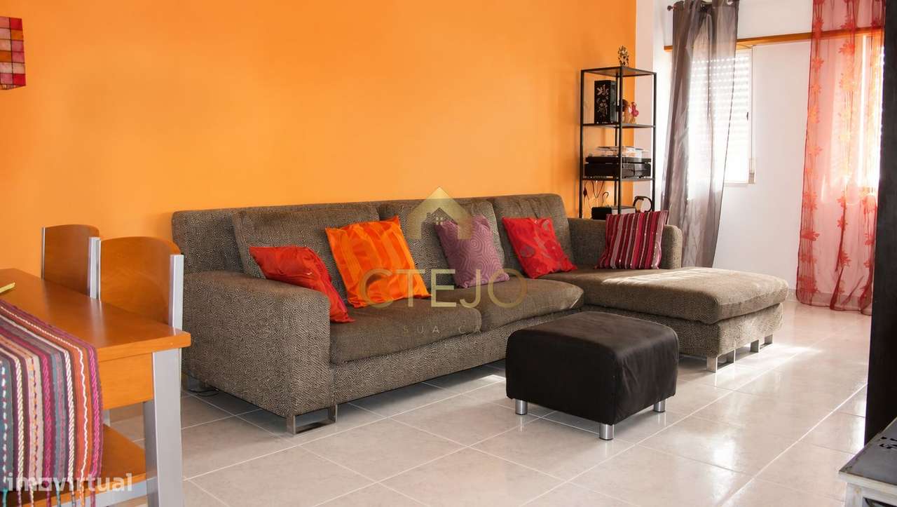 T2 COM PARQUEMENTO - BAIRRO DA ESPERANÇA