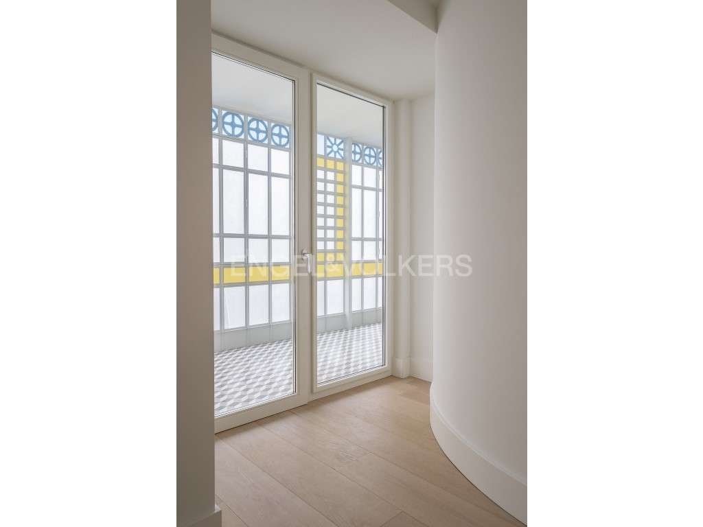 Elegante e luxuoso apartamento T2, junto à Av. da Liberdade-11