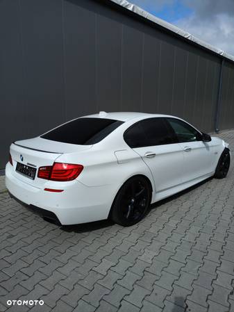 BMW Seria 5 M550d xDrive Sport-Aut - 9