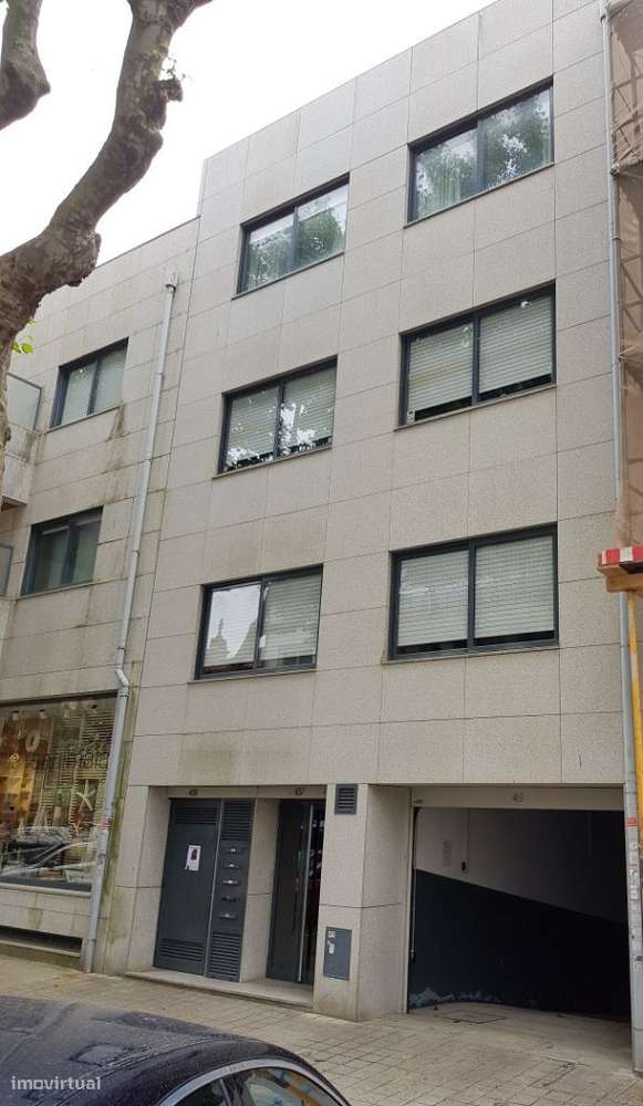 OPORTUNIDADE - Apartamento mobilado T2 na Rua de Gondarém/Foz - Porto - Grande imagem: 2/9