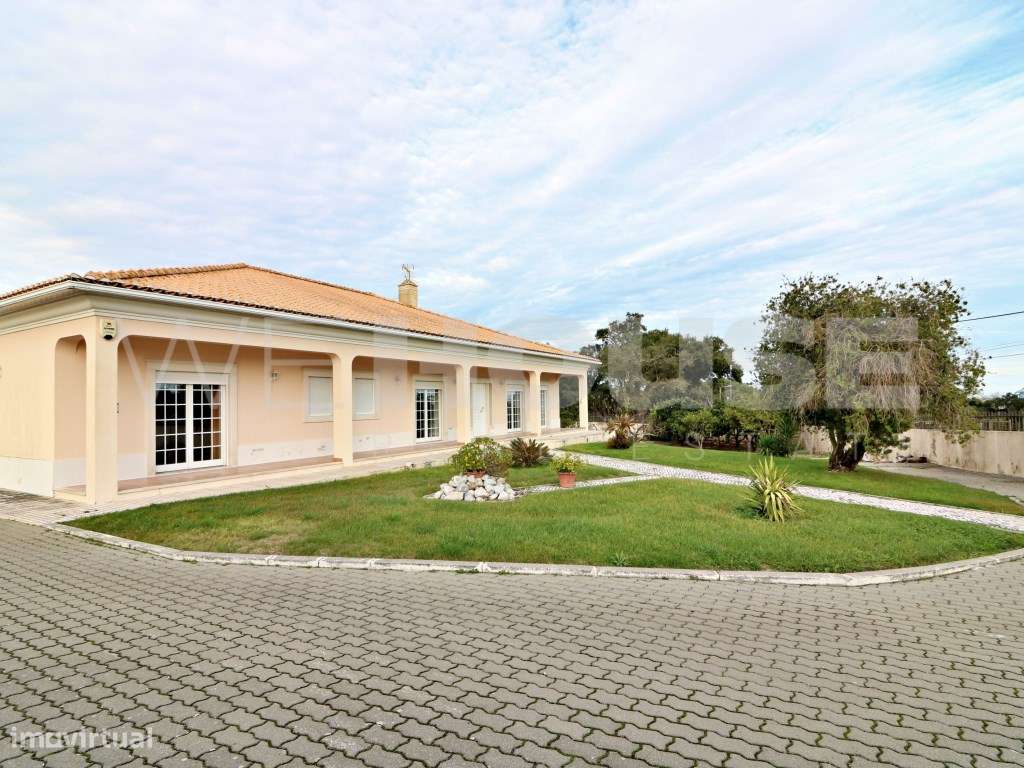 Moradia T4 com 280 m2, inserida em terreno com 2500 m2 em Palmela-22