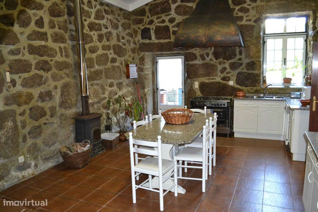 Tipologia T6, com 356m2 de área de habitação-16