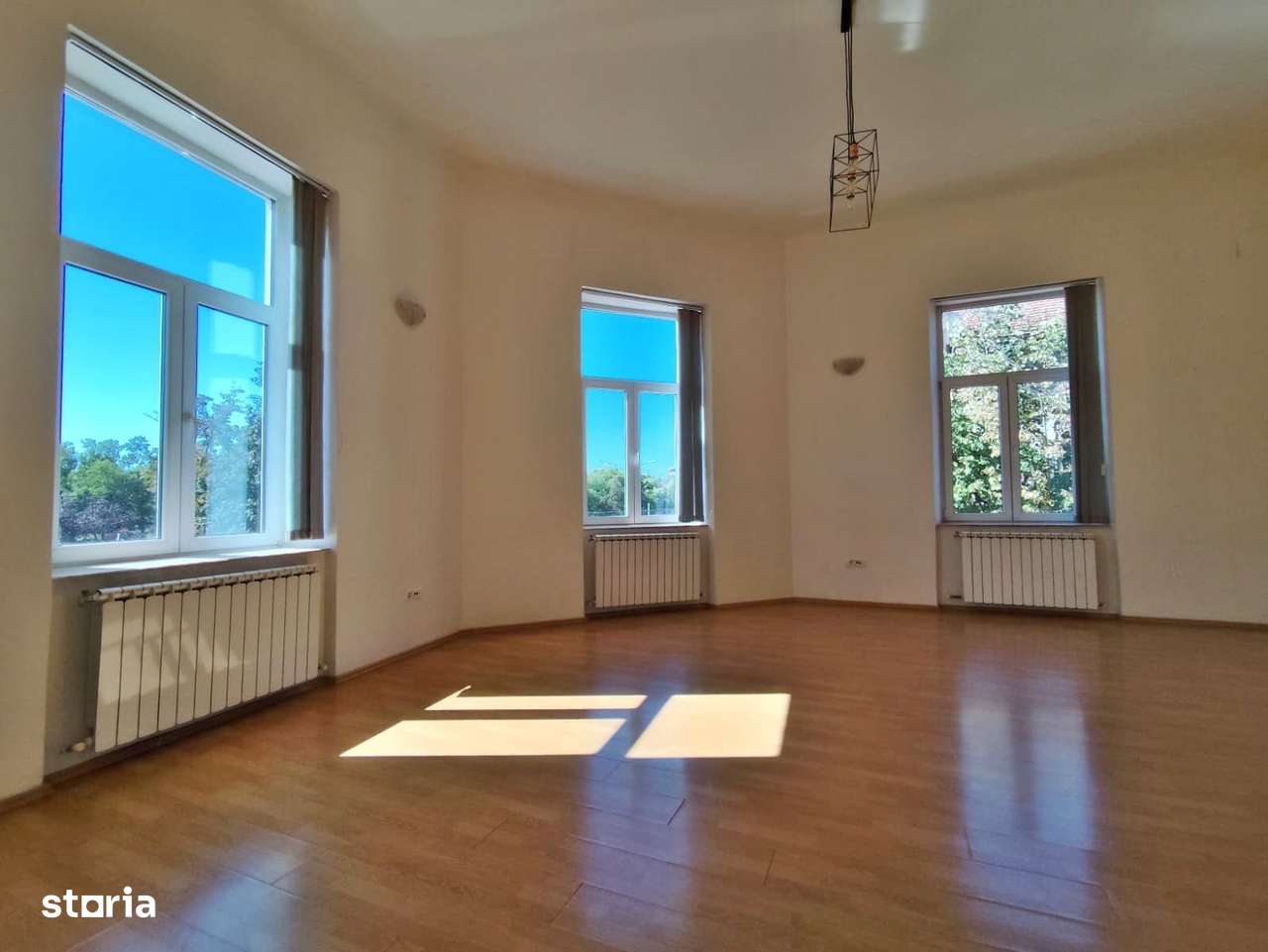 Apartament de vanzare situat ultracentral, langa Lic. E. Gojdu, Oradea - Imagine principală: 4/16