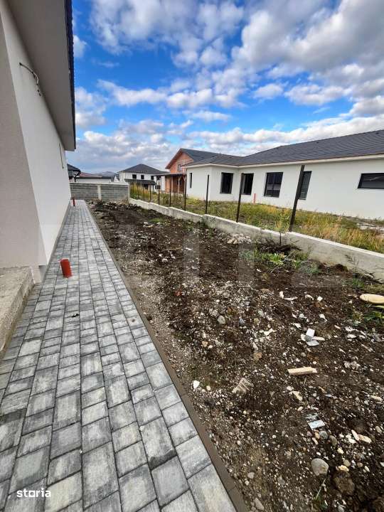 Casa individuala cu 5 ari teren, semifinisata, zona Aerodrom Unirea - Imagine principală: 5/13