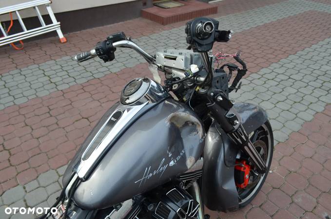 Harley-Davidson Touring Street Glide - 11