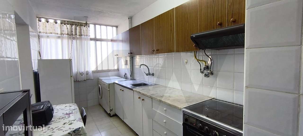 Apartamento T2 na Rua Bordalo Pinheiro, Vale da Amoreira, concelho da - Grande imagem: 5/32