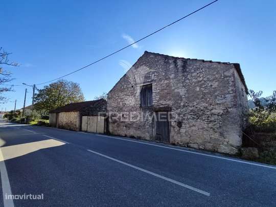 Terreno com barracão no Zambujal - Grande imagem: 2/9