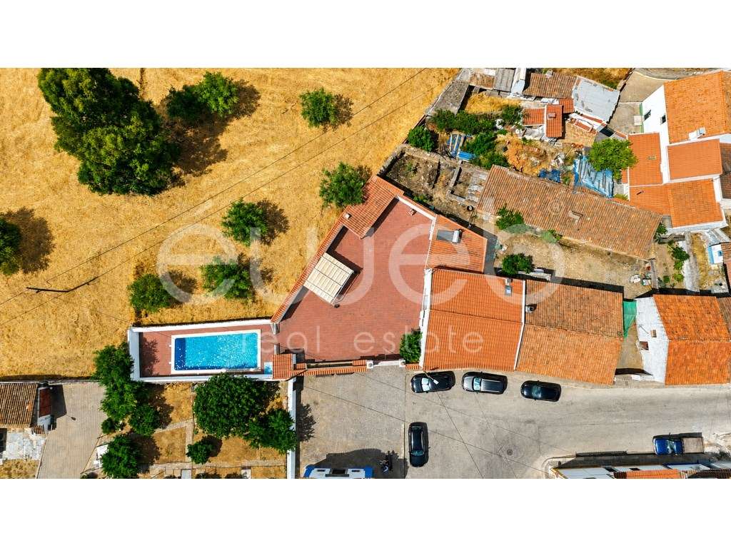 Moradia T4 de Arquitetura Alentejana com Piscina, Motrinos, Regueng...-13