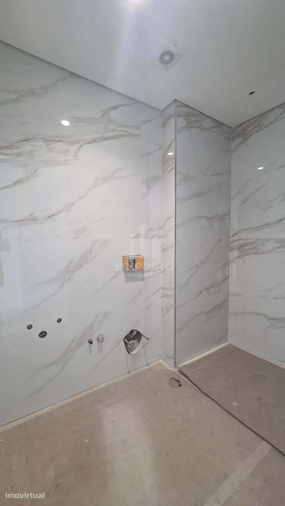 Apartamento T2 com Varanda e Garagem em Condomínio Fechado Conforto, Q - Grande imagem: 4/28