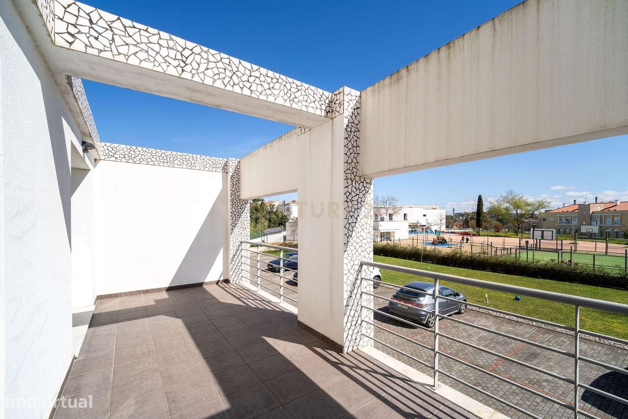 Apartamento T2 Duplex com terraço em condomínio privado-45