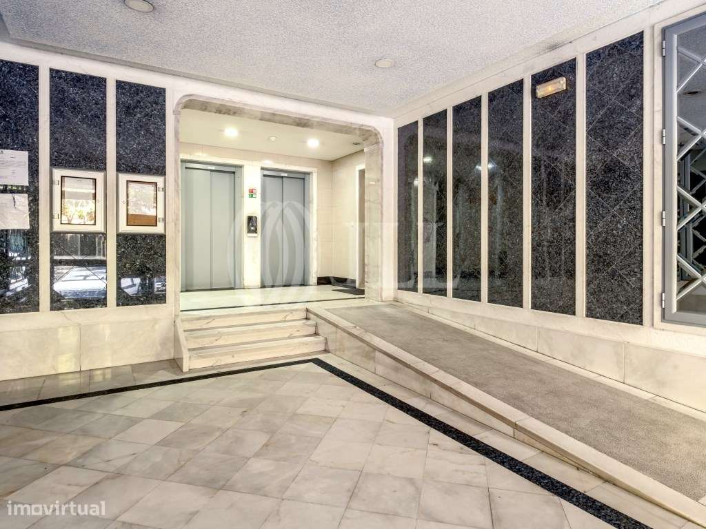 Apartamento T4, com terraço e estacionamento, em Lisboa-28
