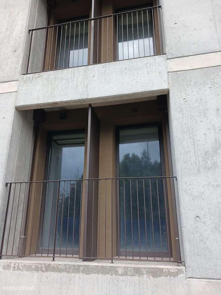 T1 Novo com garagem, varanda e ar condicionado-1