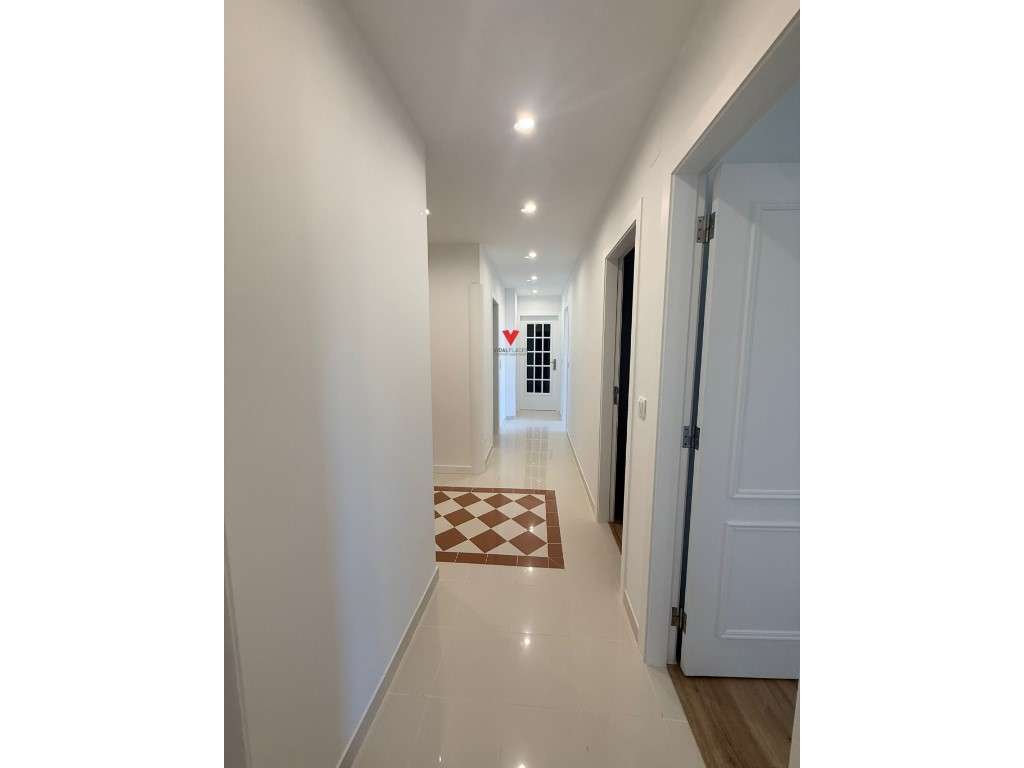Apartamento T3 renovado no Feijó-12