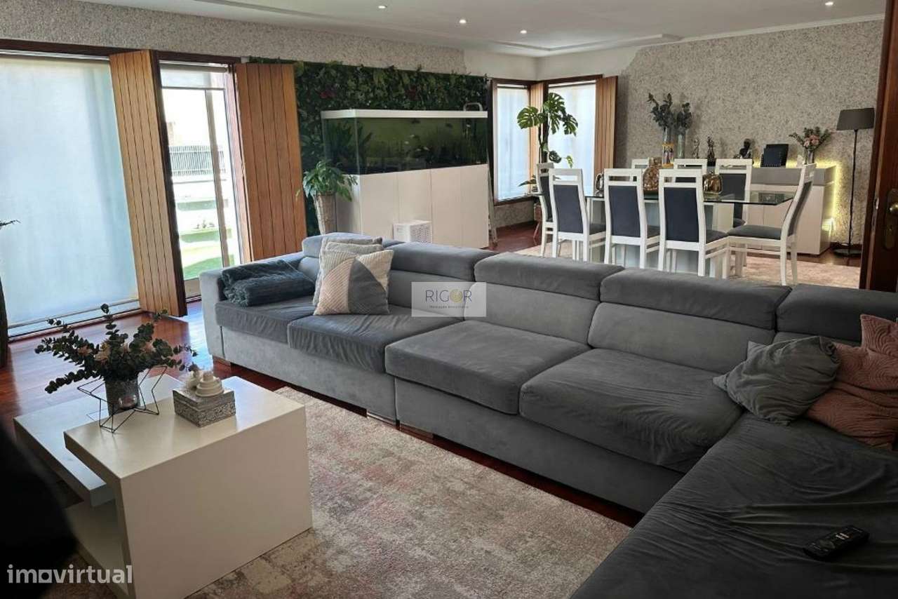 Moradia T4 de 4 frentes na cidade da Maia-7