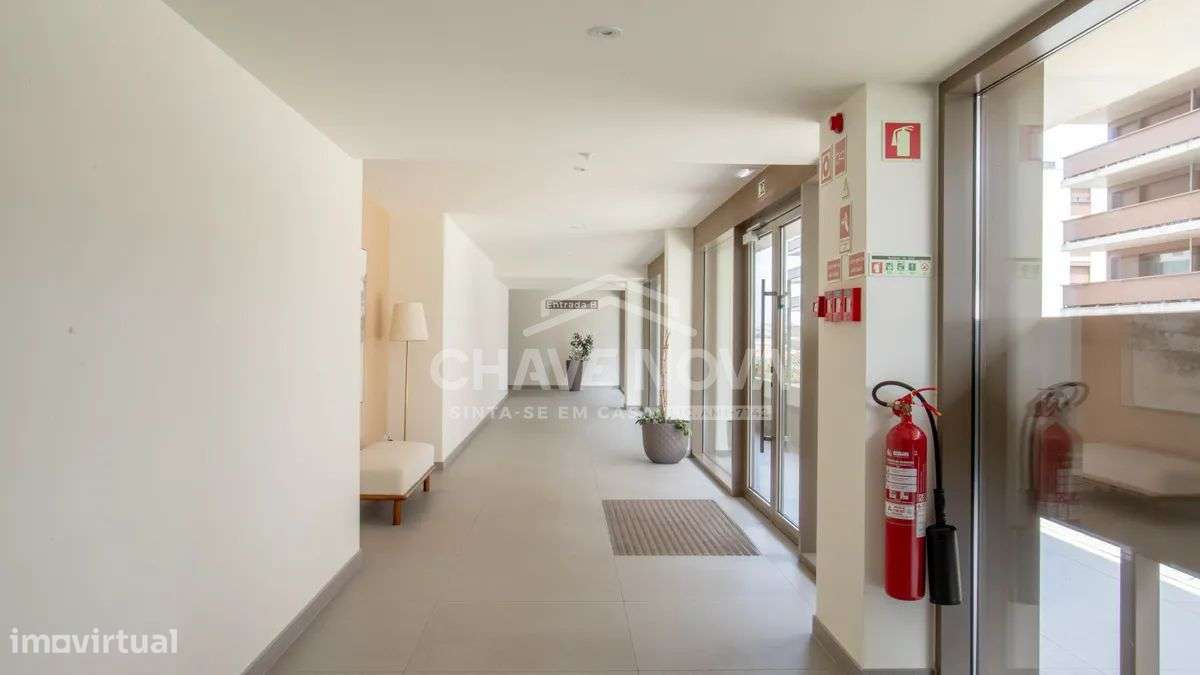 T2 c/ Garagem e Piscina em Oliveira do Douro-17