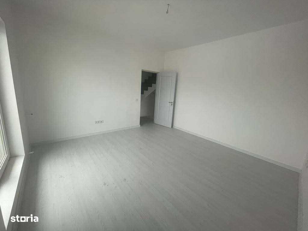 Casă cu 3 camere + mansardă, toate utilitatile - Imagine principală: 3/6