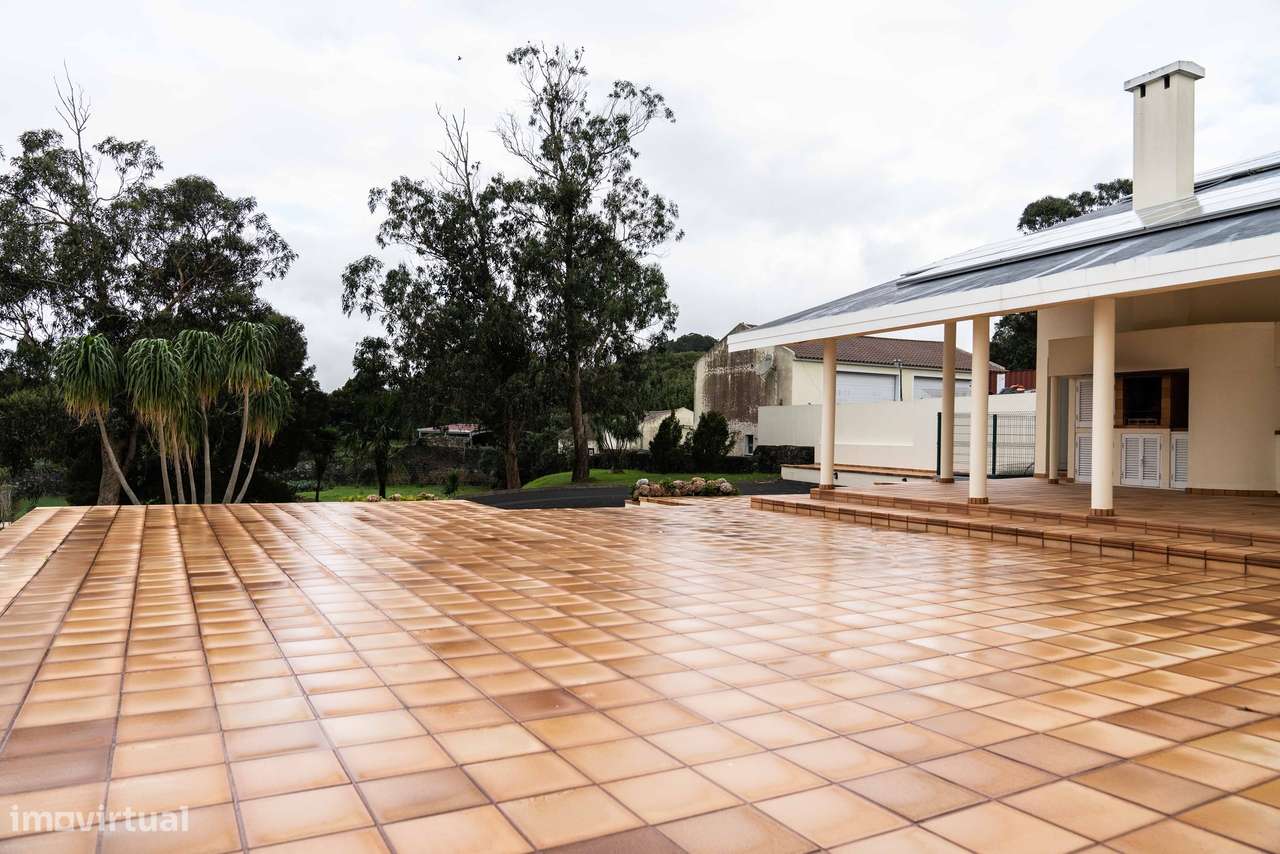 Luxuosa Moradia com 4 quartos localizada em Rosto do Cão - São Roque-43