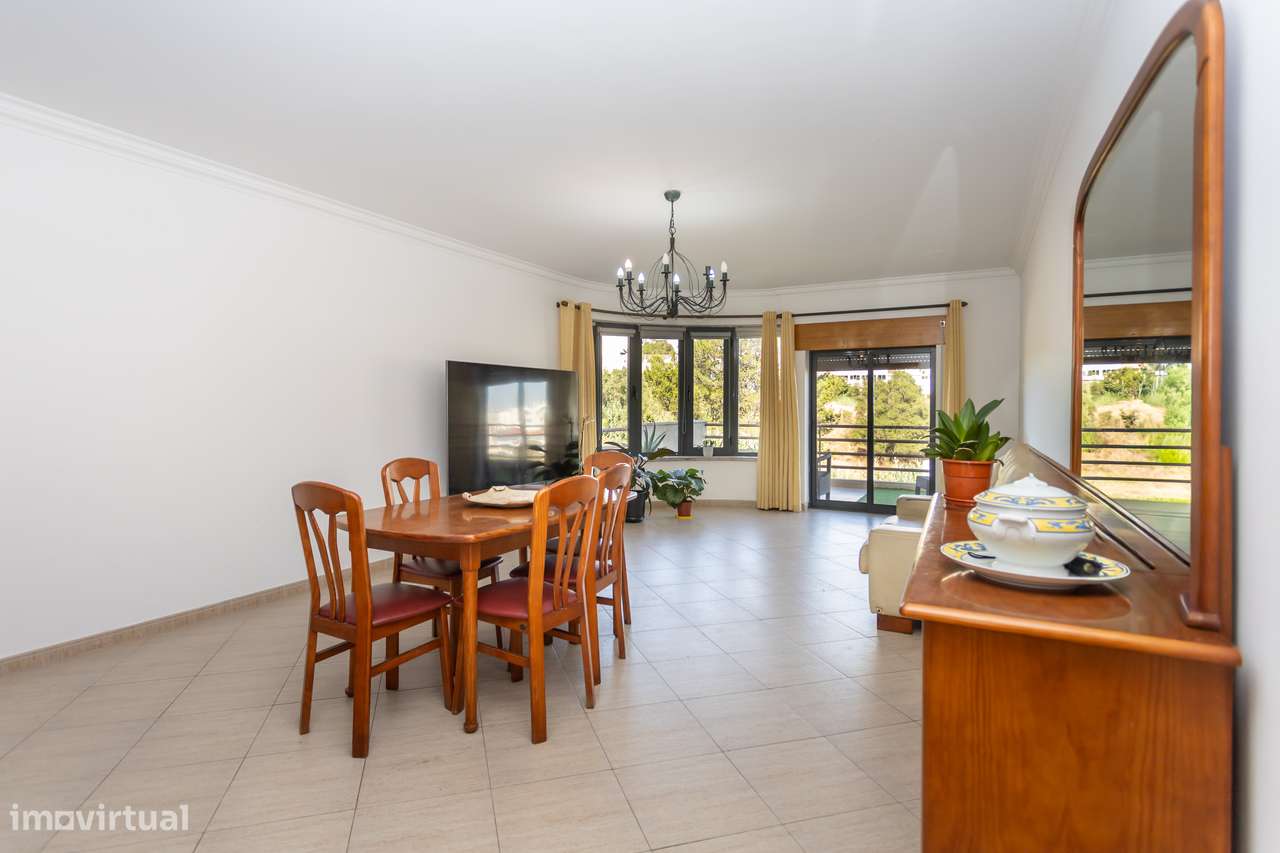 Apartamento T2 em Sesimbra num condomínio com piscina-5
