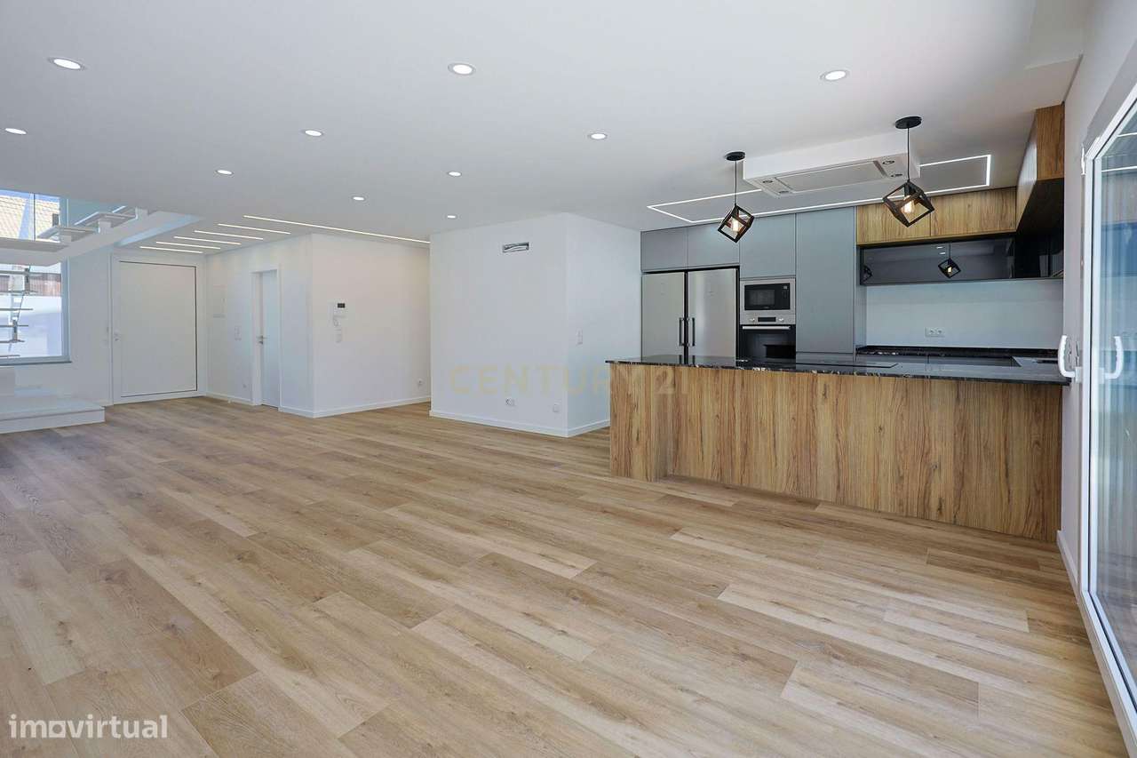 Moradia T4 em Charneca de Caparica, Almada-11